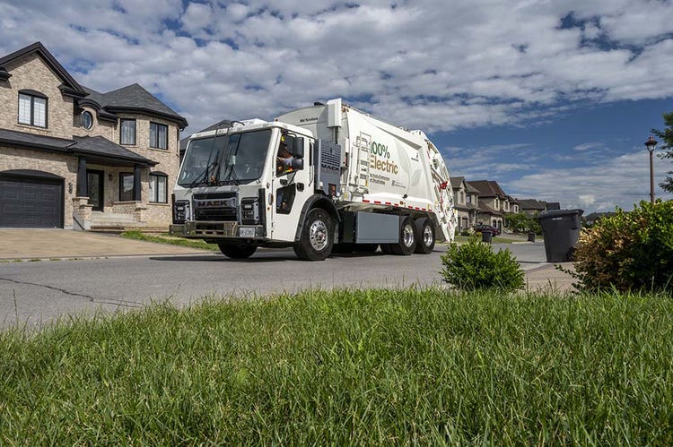 230213 - Evergreen Waste Services commande un Mack LR Electric