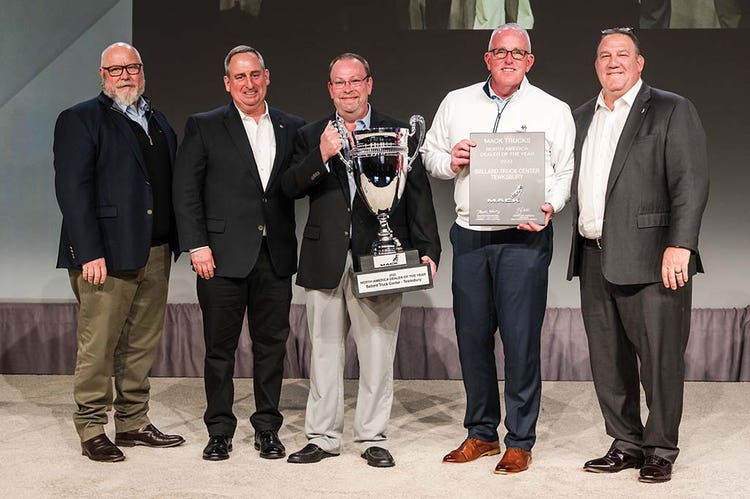Mack Trucks 2022 Concessionnaire de l'année Ballard Truck Center Tewksbury